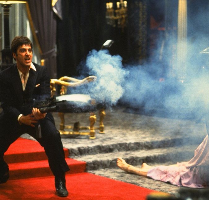 É claro que Al Pacino, com filmes no currículo como O Poderoso Chefão e O Perfume de Uma Mulher não poderia ficar de fora da lista. Na refilmagem de Scarface de 1983 ele interpreta um gângster que no final acaba na sarjeta. Mesmo assim, ele não é de desistir e com sua arma, diz uma das frases mais icônicas do gênero: - Diga olá ao meu pequeno amigo! É claro que Al Pacino, com filmes no currículo como O Poderoso Chefão e O Perfume de Uma Mulher não poderia ficar de fora da lista. Na refilmagem de Scarface de 1983 ele interpreta um gângster que no final acaba na sarjeta. Mesmo assim, ele não é de desistir e com sua arma, diz uma das frases mais icônicas do gênero: - Diga olá ao meu pequeno amigo!