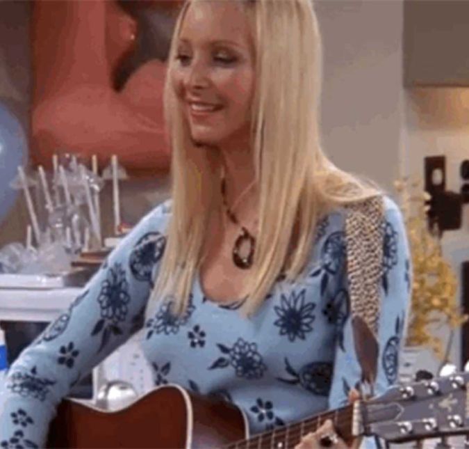 Sem ter comprado um presente para o primeiro aniversário de Emma, filhinha de Ross e Rachel, Phoebe resolveu criar uma canção na hora. O resultado disso? Emma, your name poses a dilemna, 'cause not much else rhymes with Emma. Maybe the actor Richard Crenna (He played the commanding officer in Rambo). Happy Birthday, Emma!