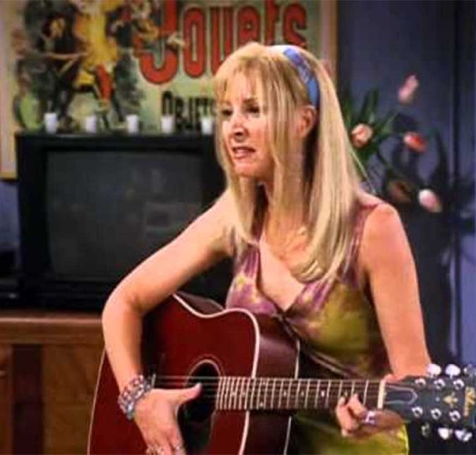 No dia em que Monica e Chandler ficaram noivos, Phoebe pediu, insistentemente, para ser a escolha musical do dia do casamento. Porém, ela ficou brava quando o casal não deixou: Whenever I get married, guess who won’t get to sing? Somebody named Geller and somebody else named Bing!