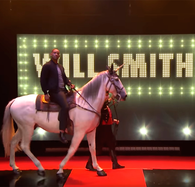 Depois de três tentativas, Will Smith faz a entrada perfeita no <i>The Tonight Show</i> montado em um unicórnio, vem ver!