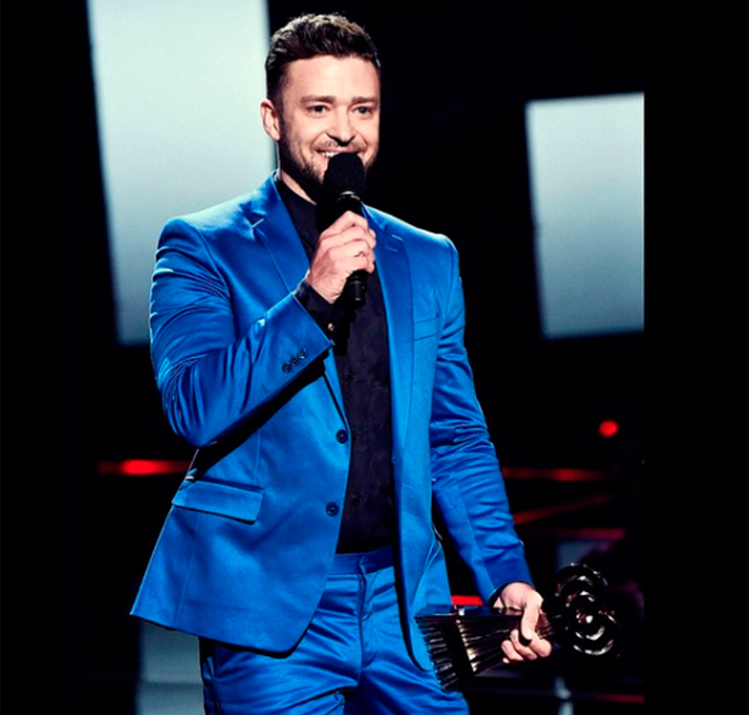 Justin Timberlake faz discurso inspirador no <i>Teen Choice Awards</i>