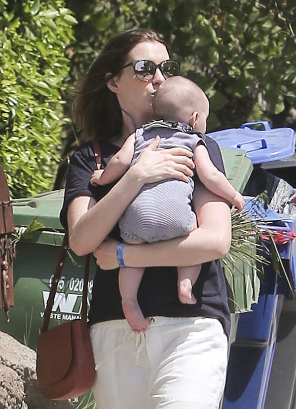 Anne Hathaway diz que filho <i>é a luz da sua vida</i>!