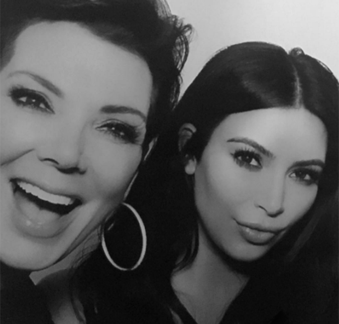 O clima teria esquentado entre Kim Kardashian e Kris Jenner e a <I>socialite</I> xinga a mãe pelas costas, saiba mais!