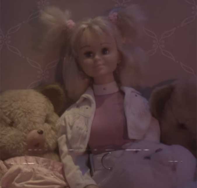 Boneca da Xuxa é tão assustadora quanto o Demogorgon de <i>Stranger Things</i>. Duvida? Assista aqui!
