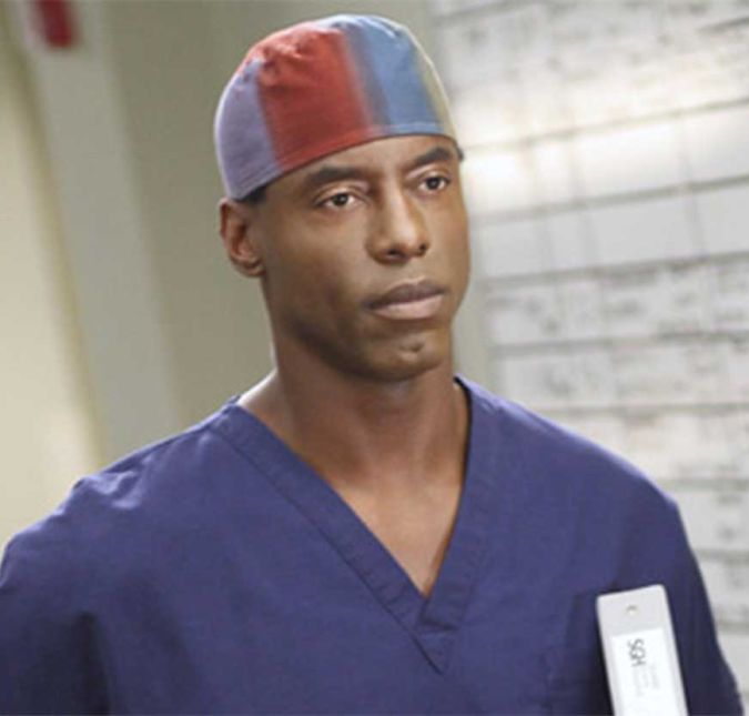 Foi justamente nessa briga com Patrick que Isaiah teria dito diversas coisas pesadas, inclusive um xingamento homofóbico, que teria sido direcionado para T.R. Knight, o George O'Malley da trama, e que é gay na vida real. O astro nega que tenha usado a gíria de forma depreciativa: - Não sou homofóbico - de forma alguma. E sobre o fato de Knight ter achado que era para ele o xingamento, Isaiah também comentou: - Isso é mentira. Ele deturpou. Ele tem estado muito decepcionado com o personagem que está interpretando. Ele me disse isso.