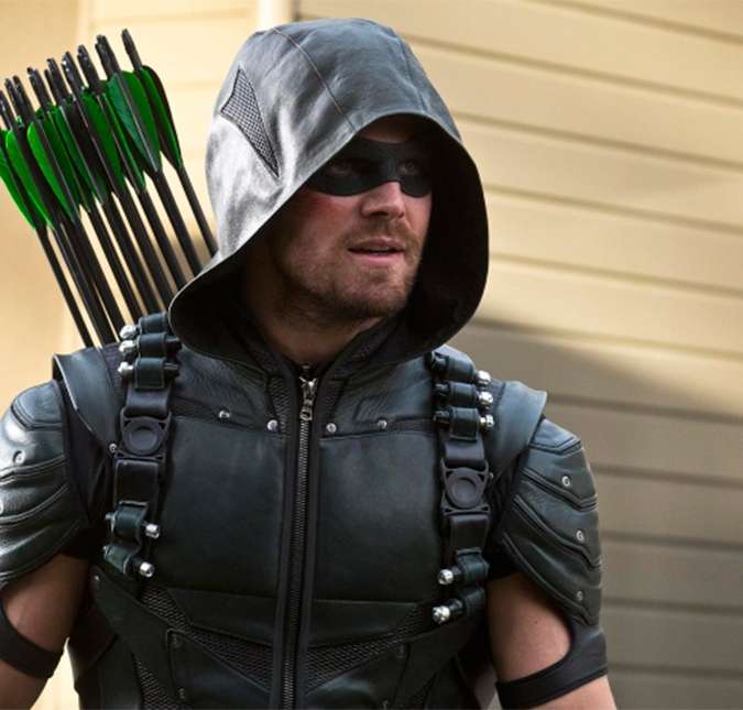Veja dez curiosidades sobre a série Arrow! - Estrelando