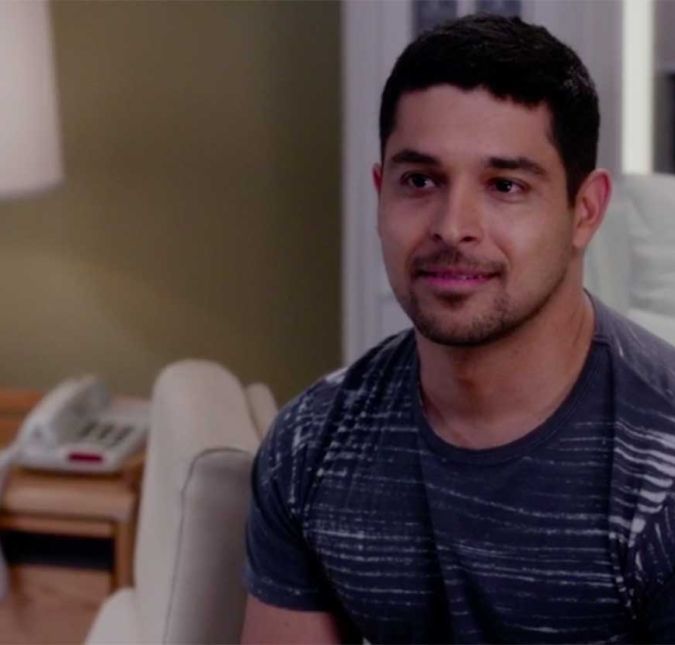 Ex de Demi Lovato, Wilmer Valderrama apareceu no hospital como o paciente Kyle Diaz, um músico que estava com um tremor estranho nas mãos. Ex de Demi Lovato, Wilmer Valderrama apareceu no hospital como o paciente Kyle Diaz, um músico que estava com um tremor estranho nas mãos.