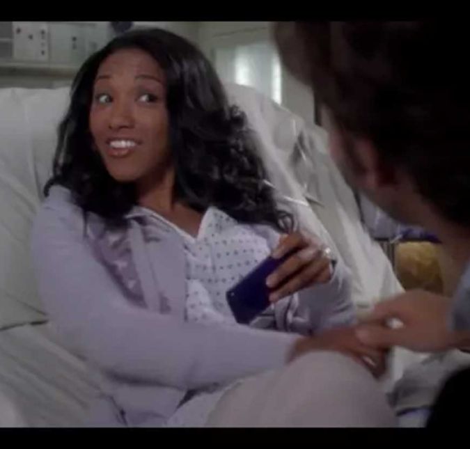 Candice Patton, mais conhecida como o primeiro amor de Barry em The Flash, apareceu em Grey's Anatomy como Megan Waylon, uma paciente que operou o joelho após um acidente, mas que agora sofre com a visão borrada e uma leve dor de cabeça. Candice Patton, mais conhecida como o primeiro amor de Barry em The Flash, apareceu em Grey's Anatomy como Megan Waylon, uma paciente que operou o joelho após um acidente, mas que agora sofre com a visão borrada e uma leve dor de cabeça.