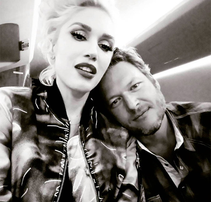Gwen Stefani e Blake Shelton poderiam receber um bônus se ficassem noivos no programa <I>The Voice</I>, diz <I>site</I>