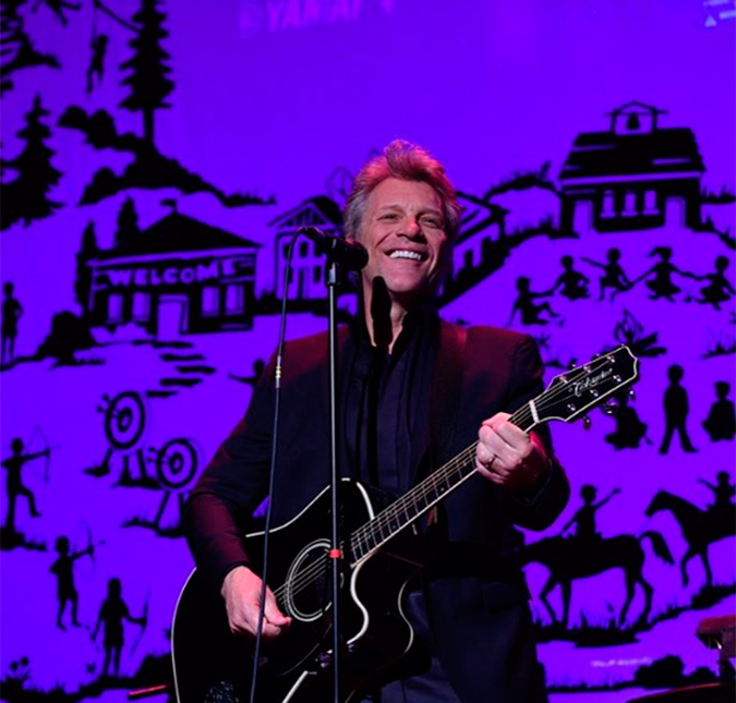 Para divulgar novo <I>single</I>, Bon Jovi faz vídeo em que aparece no chuveiro, assista!