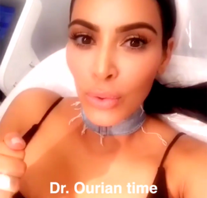 Kim Kardashian mostra truque de beleza para a pele, saiba detalhes!