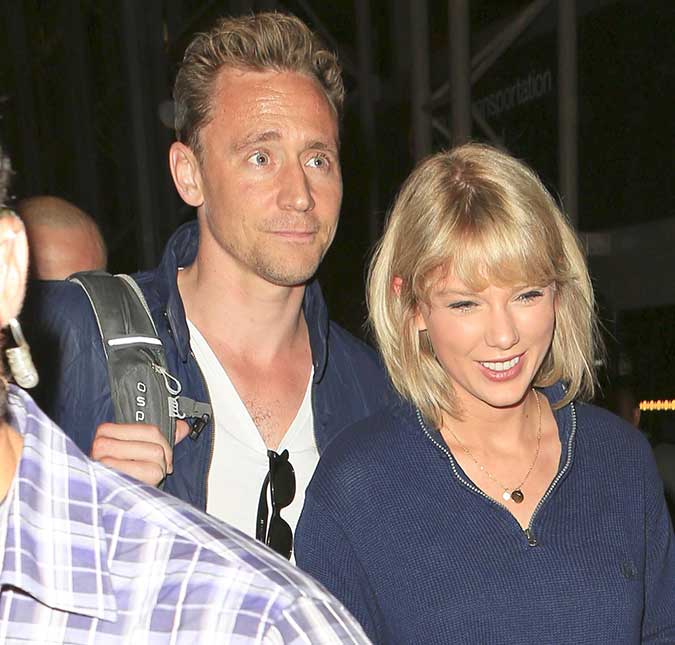 Tom Hiddleston fala como é namorar uma pessoa badalada como Taylor Swift!