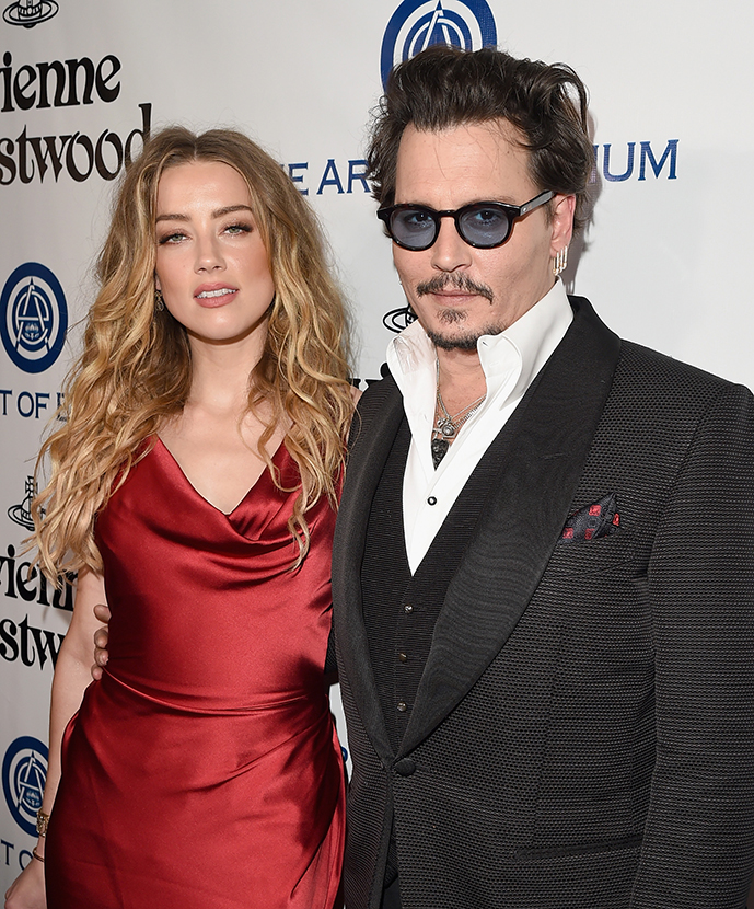 Após faturar 22 milhões de reais no divórcio com Johnny Depp, Amber Heard doa dinheiro para caridade