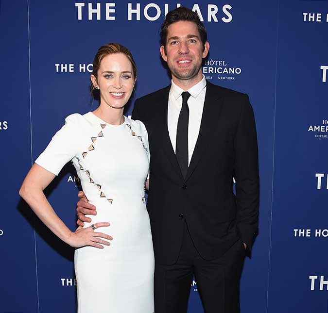 Emily Blunt aparece pela primeira vez no tapete vermelho após nascimento de filha, veja!