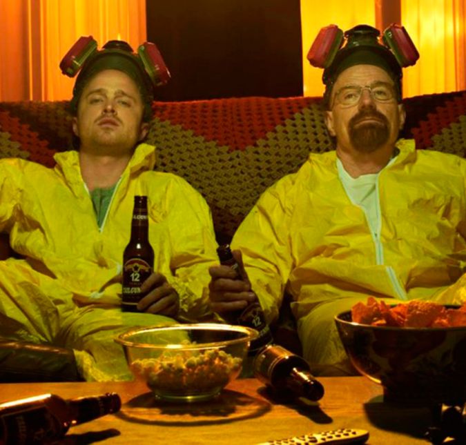 Breaking Bad foi um sucesso gigantesco de cinco temporadas que até hoje deixa muita gente intrigada e implorando por uma continuação. Embora Better Call Saul tenha amenizado as nossas angústias, não é a mesma coisa de ter Walter e Jesse no mundo maluco, ambicioso e perigoso do tráfico de drogas, não é mesmo? O longa El Camino: A Breaking Bad Movie até ajudou, mas...