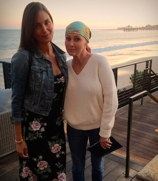 Shannon Doherty mantém o bom humor antes da quimioterapia, confira!