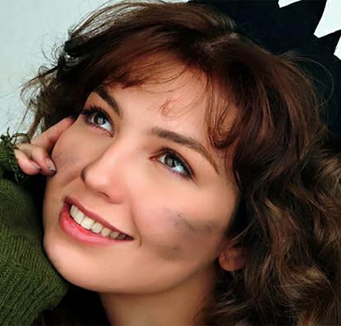 Maria do Bairro, a Maria mais famosa das três, tem uma grande lição: saber lidar com as adversidades da vida. Mesmo sendo pobre e falando bastante errado, ela consegue provar que é uma boa pessoa pelo seu caráter, vence os problemas e se envolve com aquele que é seu grande amor, Carlos Daniel. Maria do Bairro, a Maria mais famosa das três, tem uma grande lição: saber lidar com as adversidades da vida. Mesmo sendo pobre e falando bastante errado, ela consegue provar que é uma boa pessoa pelo seu caráter, vence os problemas e se envolve com aquele que é seu grande amor, Carlos Daniel.