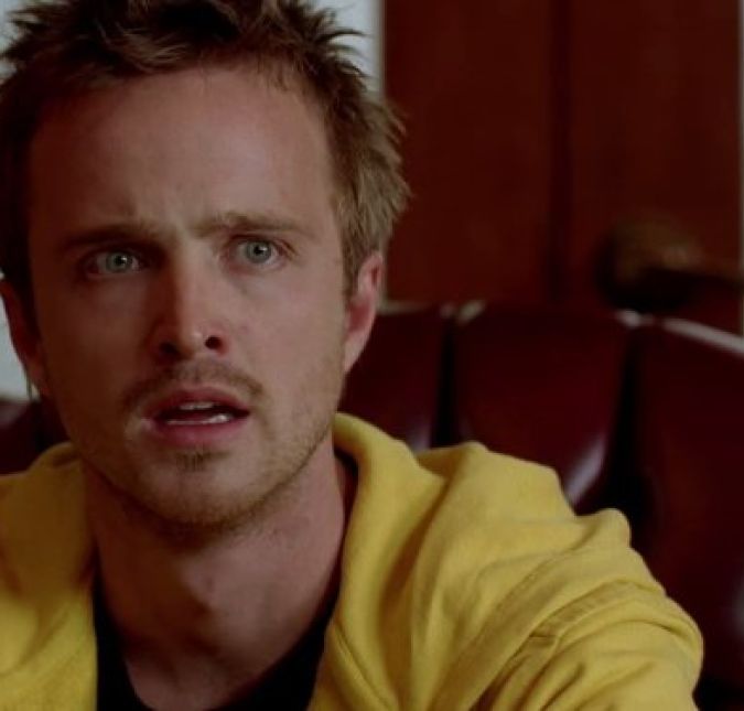 Mas é claro que esse destaque no mundo do cinema se deve ao seu papel em Breaking Bad, uma das séries mais elogiadas de todos os tempos em que ele atuou desde 2008 até 2013! Pelo papel, ele foi nomeado para um Globo de Ouro! Mas é claro que esse destaque no mundo do cinema se deve ao seu papel em Breaking Bad, uma das séries mais elogiadas de todos os tempos em que ele atuou desde 2008 até 2013! Pelo papel, ele foi nomeado para um Globo de Ouro!