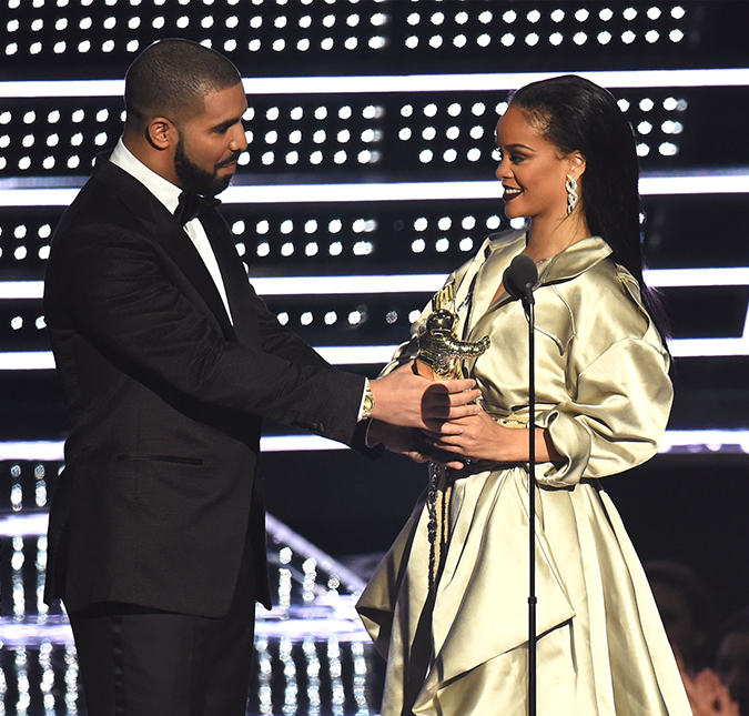 Após declaração de amor no palco do <I>VMA</I>, Rihanna e Drake curtem balada juntinhos, saiba mais!