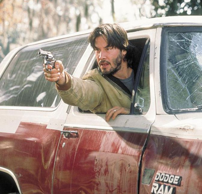 Aliás, foi nessa época de Matrix, em que ele estava fazendo o maior sucesso, que sua vida sofreu um baita baque no lado pessoal. Isso porque a namorada dele, a também atriz Jennifer Syme, deu à luz um bebê natimorto que seria chamada de Eva. Os dois se separaram logo depois e ela morreu em 2001, ao bater com o carro ao dirigir sob a influência de drogas.