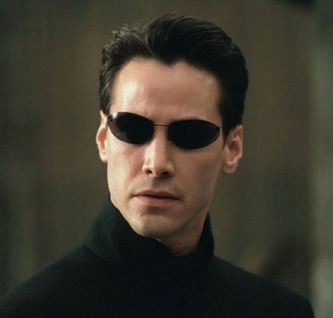 Keanu, que ficou mais conhecido por interpretar Neo na trilogia Matrix, passou quatro meses treinando artes marciais e aprendeu mais de 200 movimentos para atuar em Matrix Reloaded, de 2003.