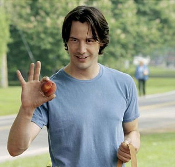 Até os seis meses de idade, Keanu foi criado no Beirute, capital do Líbano. Depois, morou em Sydney na Austrália, Nova York, nos Estados Unidos, Toronto, no Canadá. Atualmente, ele vive em Los Angeles.