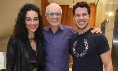 Débora Nascimento, José Loreto e mais famosos prestigiam Marcos Caruso na estreia de <I>O Escândalo de Philippe Dussaert</I>!