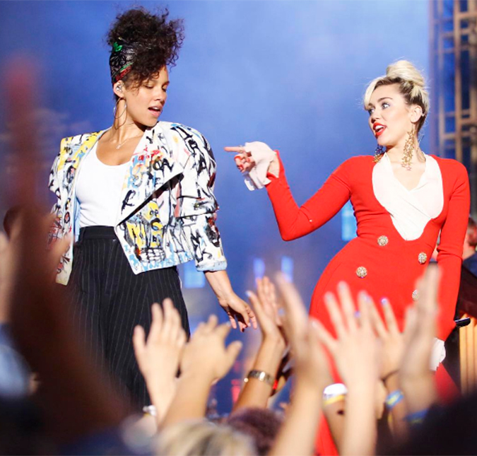 O que o <I>The Voice</I> uniu, as cadeiras separam! Alicia Keys e Miley Cyrus não estariam se dando bem nos bastidores, diz <I>site</I>