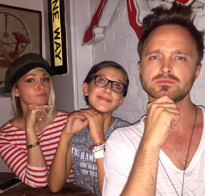 Aaron Paul adota Millie Bobby, de <i>Stranger Things</i>, por um dia, vem ver!