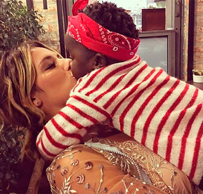 Giovanna Ewbank aparece em momento fofo com a filha Titi e se derrete: <i>Razão do meu viver</i>