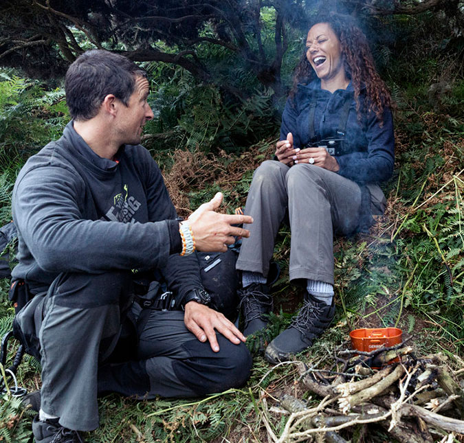 Mel B urina na mão de apresentador durante gravação de <i>Running Wild With Bear Grylls</i> , entenda!