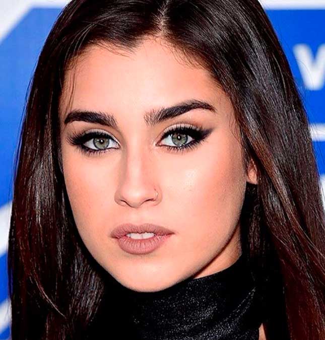 Lauren Jauregui, da <i>Fifth Harmony</i>, agradece aos fãs depois de chorar no palco!