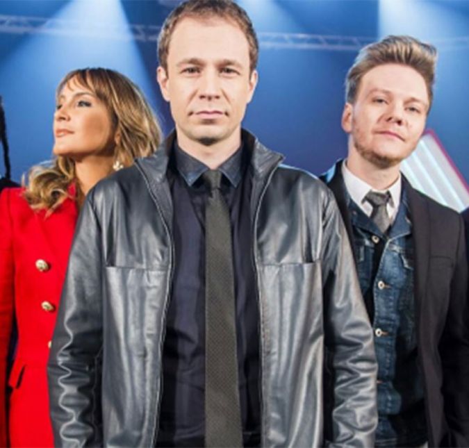 Em 2012, o jornalista foi convidado pelo diretor Boninho para apresentar o reality show musical The Voice Brasil. Até 2015, ele se dividida entre o esporte e o entretenimento, fazendo muito sucesso à frente do programa musical, já que além de apresentar de forma irreverente, também mostrava seu lado mais pessoal, até se emocionando em algumas apresentações. Em 2012, o jornalista foi convidado pelo diretor Boninho para apresentar o reality show musical The Voice Brasil. Até 2015, ele se dividida entre o esporte e o entretenimento, fazendo muito sucesso à frente do programa musical, já que além de apresentar de forma irreverente, também mostrava seu lado mais pessoal, até se emocionando em algumas apresentações.