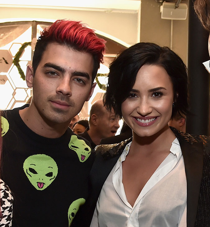 Amigos, Demi Lovato e Joe Jonas cantarão juntos em um <I>show</i> privado, diz <i>revista</i>