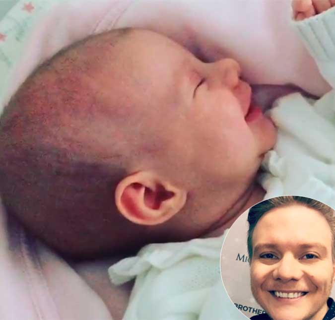 Muito amor! Michel Teló posta vídeo de Melinda sorrindo assim que escuta sua voz, vem ver!