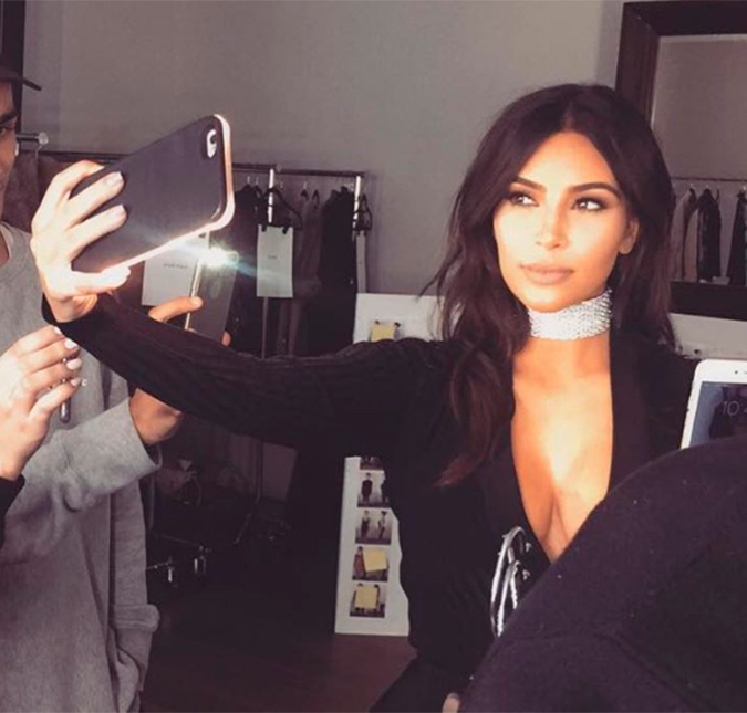 Kim Kardashian admite que tirou 6 mil <I>selfies</I> durante viagem pelo México, entenda!