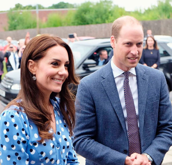 Em visita a escola, Kate Middleton dá conselho a jovem estudante: <I>Não desista de seus sonhos</i>