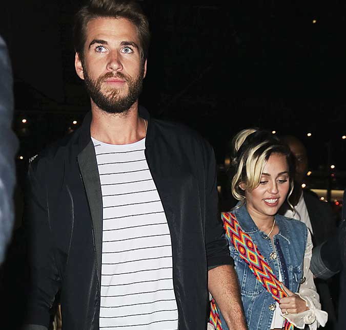 Liam Hemsworth pode ter encontrado textos do <I>ex</i> de Miley Cyrus no celular da cantora, diz revista