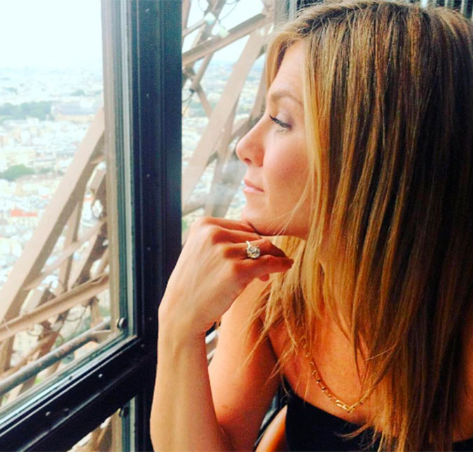 Jennifer Aniston teria comentado divórcio do ex, Brad Pitt, e de Angelina Jolie com amigos: <i>Carma</i>