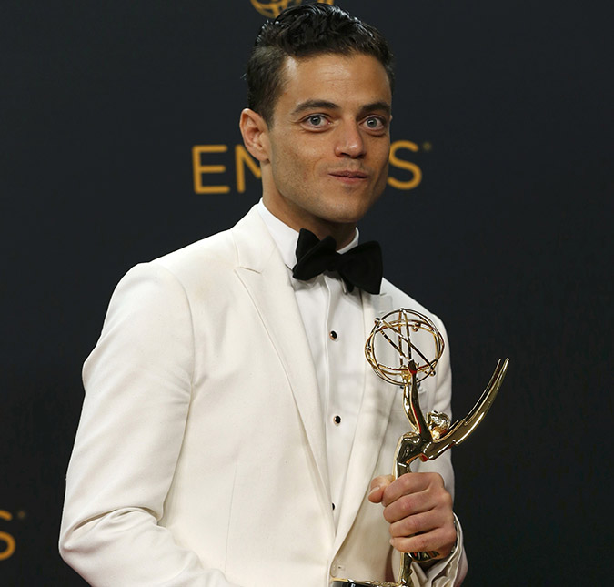 Rami Malek brinca com seu personagem de <i>Mr. Robot</i> e afirma: <i>O Emmy pode ter sido real</i>