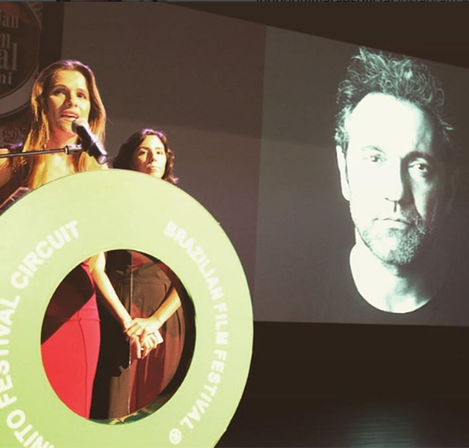 Filme estrelado por Domingos Montagner e Ingrid Guimarães ganha prêmio e atriz faz homenagem: <i>Esse foi pro Domingos!</i>