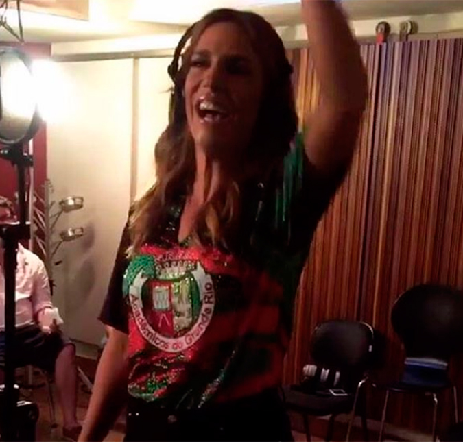 Ivete Sangalo participa de gravação de samba-enredo que a homenageará no próximo Carnaval