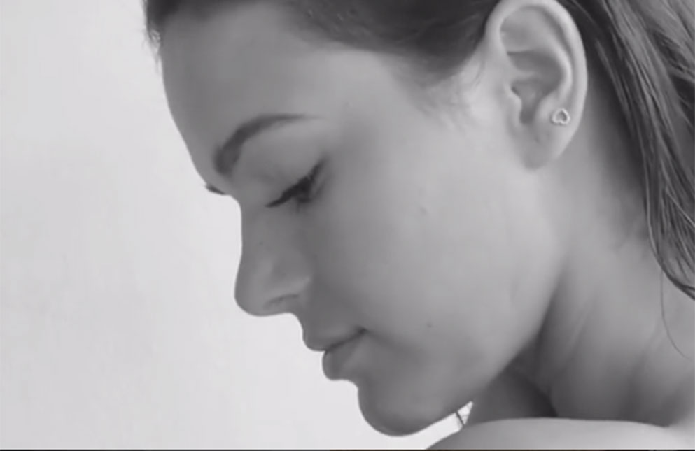 Bruna Marquezine aparece em vídeo dos bastidores de seu mais novo ensaio sensual, assista!