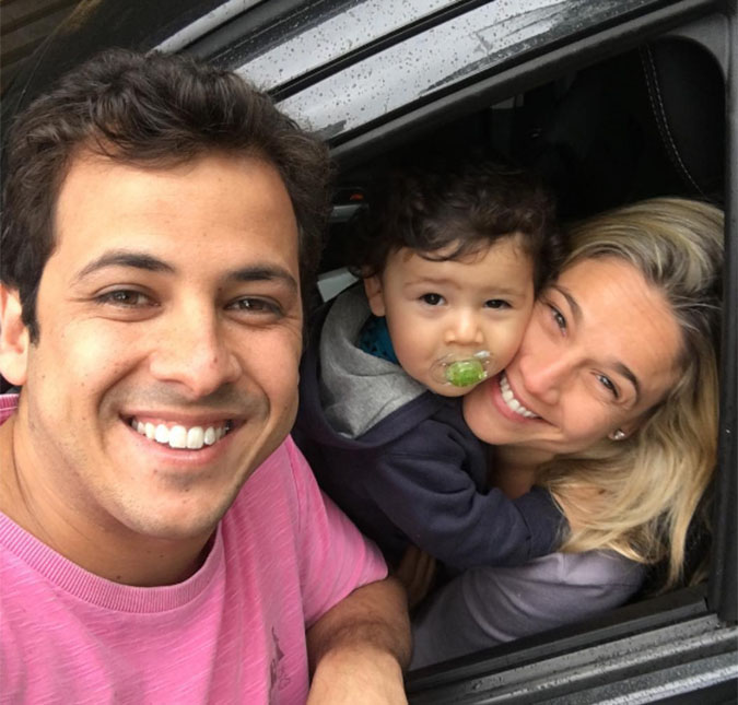 Ex de Fernanda Gentil publica foto com a família e chama apresentadora de <i>fenômeno</i>