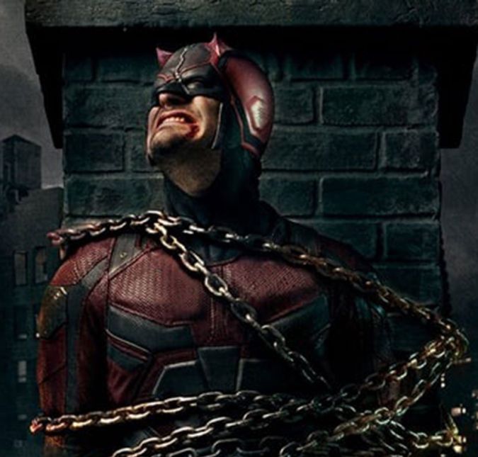 Demolidor conta a história de Matthew Murdock, um advogado que sofreu um acidente em sua infância que o deixou cego. À noite, Matthew usa seus sentidos aguçados para combater o crime, provando que é um herói bem badass. A série foi a primeira da Marvel a ser produzida pela Netflix. Demolidor conta a história de Matthew Murdock, um advogado que sofreu um acidente em sua infância que o deixou cego. À noite, Matthew usa seus sentidos aguçados para combater o crime, provando que é um herói bem badass. A série foi a primeira da Marvel a ser produzida pela Netflix.