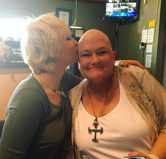 Paris Jackson compartilha clique da mãe, que está com câncer, e escreve mensagem de apoio, vem ver!
