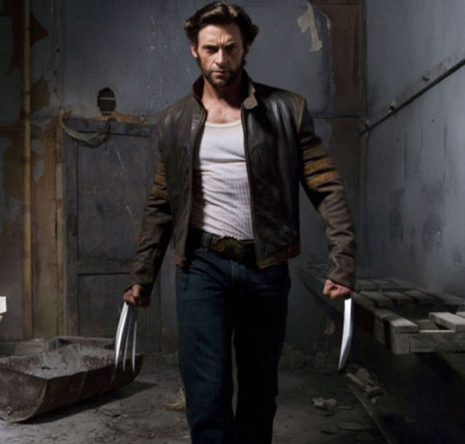 Hugh Jackman sempre dá o que falar! O ator é conhecido mundialmente por interpretar o herói Wolverine na franquia X-Men e em seus filmes solos que abrangem ainda mais a história do nosso querido carcaju. Entretanto, Hugh já fez muito mais no cinema do que você pode imaginar! Que tal conferir, a seguir, os filmes de destaque que já contaram com a participação do astro? Talento e beleza não faltam nesta galeria!