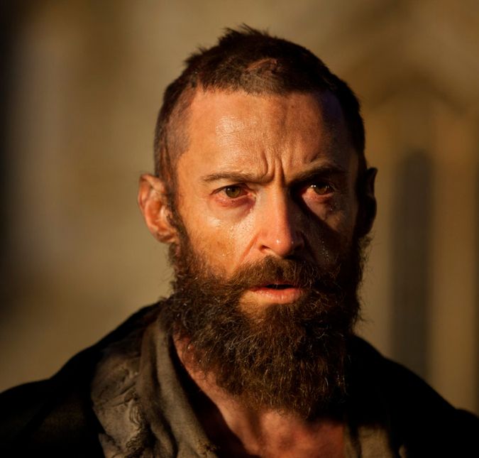 Hugh também mostrou suas habilidades secretas em Os Miseráveis, de 2012. No longa, ele canta e dança enquanto dramatiza em uma história já conhecida mundialmente baseada na obra do escritor Victor Hugo. Jackman vive um dos principais personagens do musical, Jean Valjean.