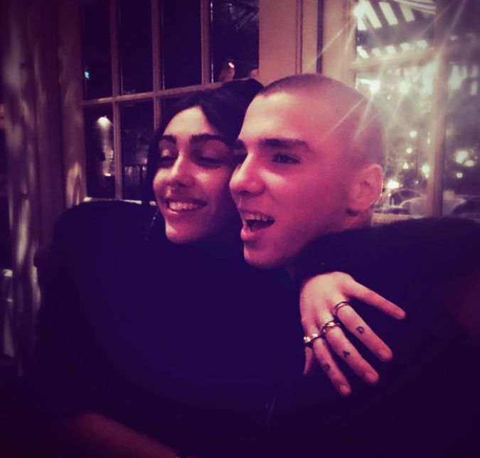 Felizmente, hoje os dois se dão bem e ele mora atualmente nos Estados Unidos. Na foto em questão você pode vê-lo com Lourdes! Felizmente, hoje os dois se dão bem e ele mora atualmente nos Estados Unidos. Na foto em questão você pode vê-lo com Lourdes!