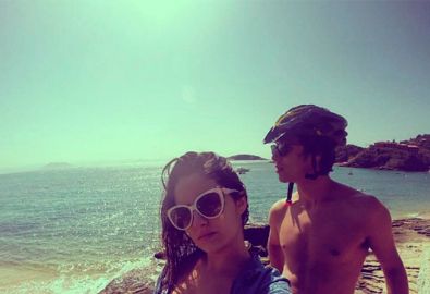 Amanda de Godoi e Francisco Vitti curtem dia juntinhos na praia. Confira os momentos para <I>shippar</i> muito o casal!